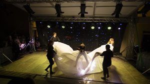 ADVENT U PALAČI Uz atraktivne nastupe KUC-a i prigodne note Suhopoljskih tamburaša u Virovitici upaljena svijeća radosti 4 MG 4633