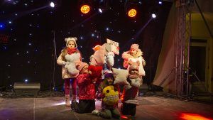 ADVENT U PALAČI Uz atraktivne nastupe KUC-a i prigodne note Suhopoljskih tamburaša u Virovitici upaljena svijeća radosti 9 MG 4681