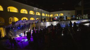 ADVENT U PALAČI Uz atraktivne nastupe KUC-a i prigodne note Suhopoljskih tamburaša u Virovitici upaljena svijeća radosti 16 MG 4751