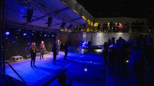 ADVENT U PALAČI Uz atraktivne nastupe KUC-a i prigodne note Suhopoljskih tamburaša u Virovitici upaljena svijeća radosti 17 MG 4755