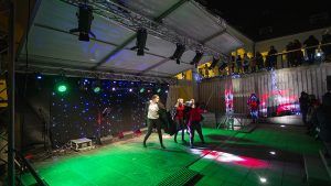 ADVENT U PALAČI Uz atraktivne nastupe KUC-a i prigodne note Suhopoljskih tamburaša u Virovitici upaljena svijeća radosti 18 MG 4765