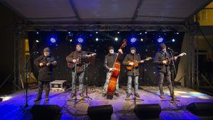 ADVENT U PALAČI Uz atraktivne nastupe KUC-a i prigodne note Suhopoljskih tamburaša u Virovitici upaljena svijeća radosti 20 MG 4788