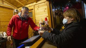 ADVENT U PALAČI Uz atraktivne nastupe KUC-a i prigodne note Suhopoljskih tamburaša u Virovitici upaljena svijeća radosti 21 MG 4795