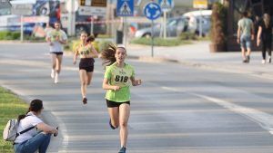 FOTOGALERIJA Ulična utrka “Virovitica 1234 – Doživjeti stotu”: Oko 800 trkača preplavilo centar Virovitice 3 IMGL7782 Custom