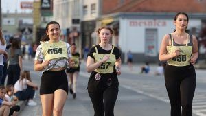 FOTOGALERIJA Ulična utrka “Virovitica 1234 – Doživjeti stotu”: Oko 800 trkača preplavilo centar Virovitice 15 IMGL8421 Custom