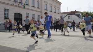 FOTOGALERIJA Ulična utrka “Virovitica 1234 – Doživjeti stotu”: Oko 800 trkača preplavilo centar Virovitice 20 MG 3209 Custom