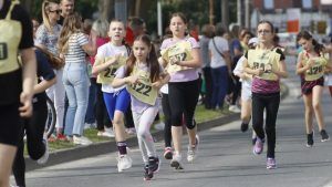 FOTOGALERIJA Ulična utrka “Virovitica 1234 – Doživjeti stotu”: Oko 800 trkača preplavilo centar Virovitice 25 MG 3281 Custom