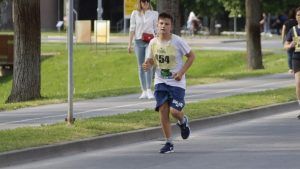 FOTOGALERIJA Ulična utrka “Virovitica 1234 – Doživjeti stotu”: Oko 800 trkača preplavilo centar Virovitice 32 MG 3387 Custom