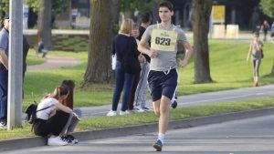 FOTOGALERIJA Ulična utrka “Virovitica 1234 – Doživjeti stotu”: Oko 800 trkača preplavilo centar Virovitice 34 MG 3487 Custom