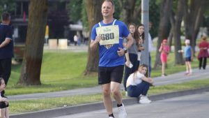 FOTOGALERIJA Ulična utrka “Virovitica 1234 – Doživjeti stotu”: Oko 800 trkača preplavilo centar Virovitice 37 MG 3510 Custom