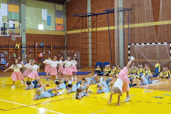 Povratak u školske klupe: Pred prvašićima novo životno poglavlje, mnogo uspjeha u učenju poželio im je gradonačelnik Ivica Kirin 16 20240909 101817