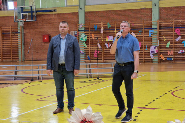 Povratak u školske klupe: Pred prvašićima novo životno poglavlje, mnogo uspjeha u učenju poželio im je gradonačelnik Ivica Kirin 26 20240909 103207