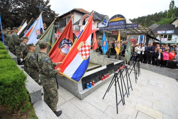 Obilježena 29. obljetnica oslobođenja grada Jajca u sklopu operacije Maestral u kojoj su veliki obol i žrtvu dali i pripadnici 81. gardijske bojne “Kumovi” 35 IMG 0102 1200x800