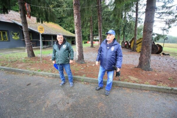 Polaganjem vijenca i paljenjem svijeća obilježena 33. obljetnica oslobađanja vojnog skladišta Šištat kraj Virovitice 9 IMG 0168 1200x800