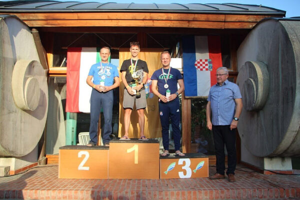 Ante Blažević, Gabrijela Knežević, Oliver Orešić i Dubravka Mesec pobjednici su 32. Međugraničnog polumaratona Virovitica – Barcs 34 IMG 4734 Custom