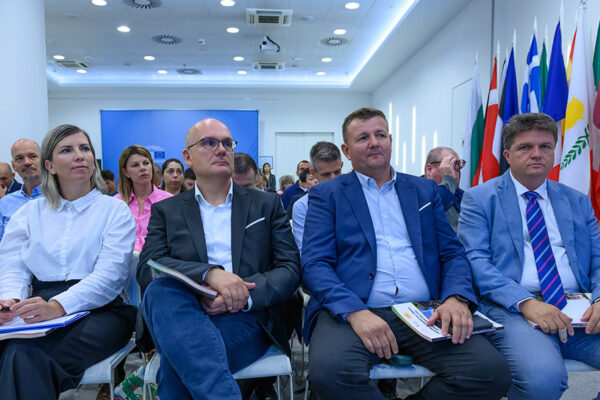 Predstavljen Priručnik za energetsku obnovu zgrada javnog sektora: Javne zgrade moraju biti predvodnik (energetske) obnove 10 THuha 2024 09 24 DSC 1641 Produkt Predstavljanje prirucnika za en obnv Full HD