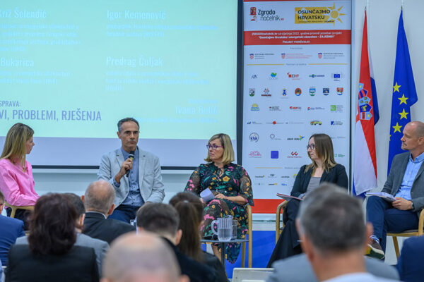 Predstavljen Priručnik za energetsku obnovu zgrada javnog sektora: Javne zgrade moraju biti predvodnik (energetske) obnove 23 THuha 2024 09 24 DSC 1783 Produkt Predstavljanje prirucnika za en obnv Full HD