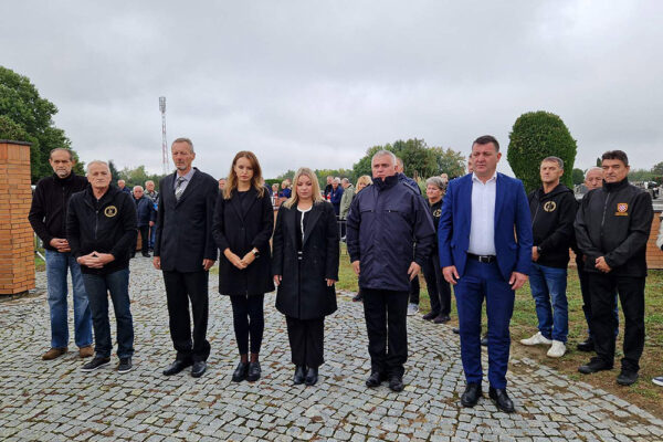 Polaganjem vijenaca i paljenjem lampiona započelo obilježavanje 33. obljetnice oslobađanja virovitičke vojarne 4 viber slika 2024 09 17 11 41 15 205
