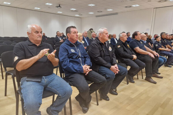 Održana svečana akademija povodom Dana policije: Ovaj dan slavimo hrabrost, odanost i posvećenost policijskih službenika u izvršavanju njihove odgovorne zadaće zaštite građana i zakona naše zemlje 14 viber slika 2024 09 24 12 18 38 617