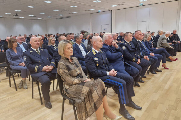 Održana svečana akademija povodom Dana policije: Ovaj dan slavimo hrabrost, odanost i posvećenost policijskih službenika u izvršavanju njihove odgovorne zadaće zaštite građana i zakona naše zemlje 17 viber slika 2024 09 24 12 18 38 754