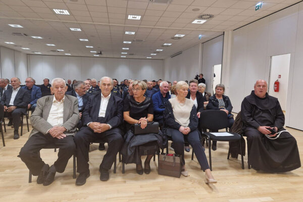 Održana svečana akademija povodom Dana policije: Ovaj dan slavimo hrabrost, odanost i posvećenost policijskih službenika u izvršavanju njihove odgovorne zadaće zaštite građana i zakona naše zemlje 21 viber slika 2024 09 24 12 18 42 883
