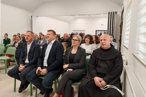 Mjesto susreta, molitve i rasta u vjeri i znanju: Otvorena obnovljena Dvorana sv. Franje u sklopu kompleksa Župne crkve sv. Roka u Virovitici 18 462086698 930538512439498 6049494590435662669 n 1