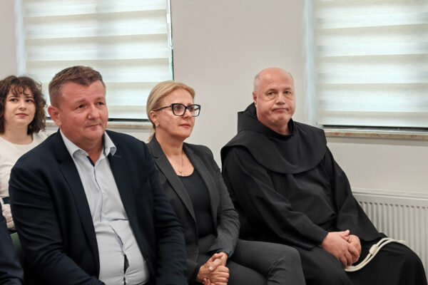 Mjesto susreta, molitve i rasta u vjeri i znanju: Otvorena obnovljena Dvorana sv. Franje u sklopu kompleksa Župne crkve sv. Roka u Virovitici 19 462089370 930611505765532 7828127809245027913 n