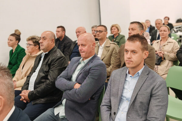 Mjesto susreta, molitve i rasta u vjeri i znanju: Otvorena obnovljena Dvorana sv. Franje u sklopu kompleksa Župne crkve sv. Roka u Virovitici 23 462135102 930611802432169 6168595495874084905 n