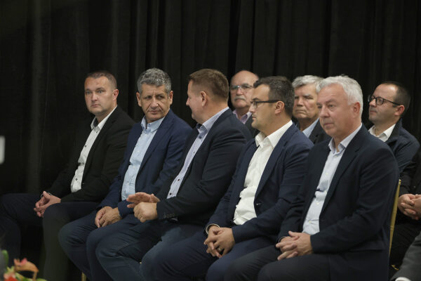Područna obrtnička komora VPŽ proslavila 30 godina: Broj obrtnika na području županije porastao za 40 posto u odnosu na 2017. g. 14 HOK VPZ 30 godina 100