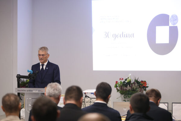 Područna obrtnička komora VPŽ proslavila 30 godina: Broj obrtnika na području županije porastao za 40 posto u odnosu na 2017. g. 16 HOK VPZ 30 godina 130