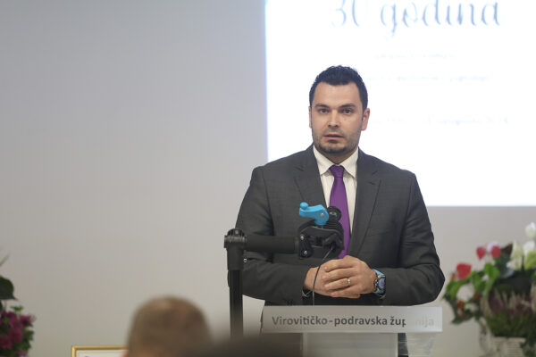 Područna obrtnička komora VPŽ proslavila 30 godina: Broj obrtnika na području županije porastao za 40 posto u odnosu na 2017. g. 20 HOK VPZ 30 godina 213