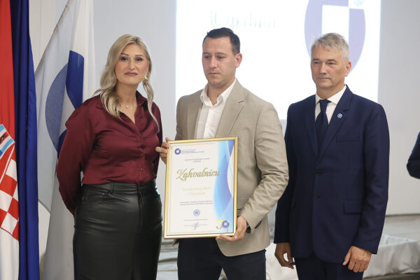 Područna obrtnička komora VPŽ proslavila 30 godina: Broj obrtnika na području županije porastao za 40 posto u odnosu na 2017. g. 42 HOK VPZ 30 godina 385