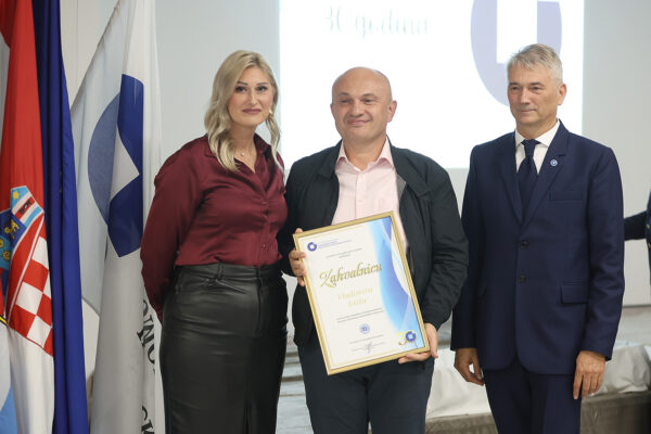 Područna obrtnička komora VPŽ proslavila 30 godina: Broj obrtnika na području županije porastao za 40 posto u odnosu na 2017. g. 47 HOK VPZ 30 godina 416