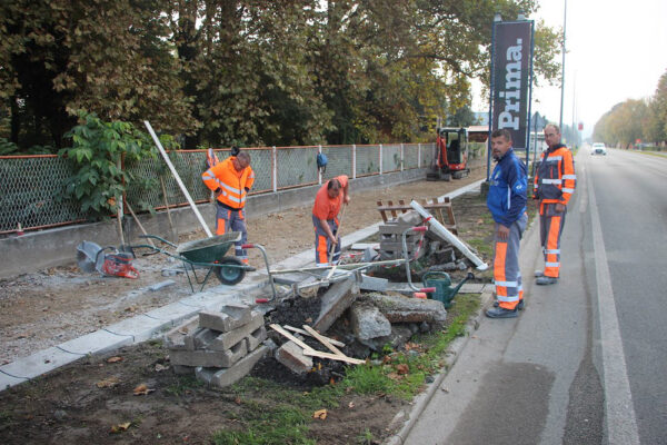 Prometno uređenje u Ulici Zbora narodne garde: U tijeku radovi na rekonstrukciji nogostupa od male stanice do kružnog toka 2 IMG 0404
