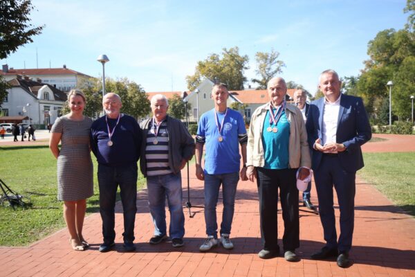 Umirovljenici s područja VPŽ pjesmom i natjecanjem u starim sportskim igrama u Virovitici proslavili Međunarodni dan starijih osoba 52 IMG 0731 1500x1000