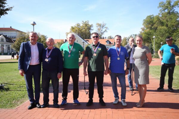 Umirovljenici s područja VPŽ pjesmom i natjecanjem u starim sportskim igrama u Virovitici proslavili Međunarodni dan starijih osoba 56 IMG 0751 1500x1000