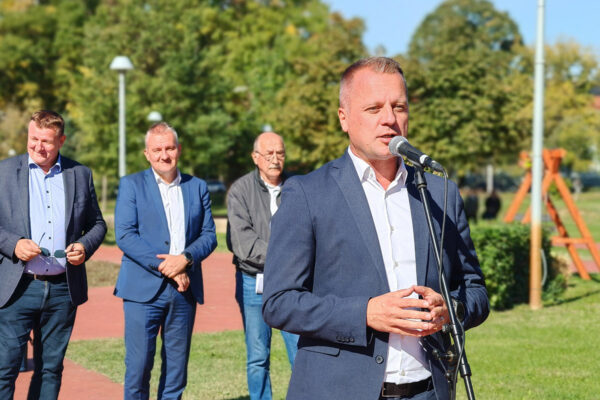 Umirovljenici s područja VPŽ pjesmom i natjecanjem u starim sportskim igrama u Virovitici proslavili Međunarodni dan starijih osoba 26 IMG 20241001 103621