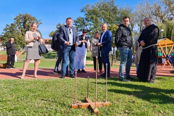 Umirovljenici s područja VPŽ pjesmom i natjecanjem u starim sportskim igrama u Virovitici proslavili Međunarodni dan starijih osoba 28 IMG 20241001 104039