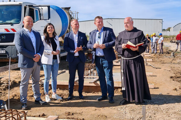 U poduzetničkoj zoni II gradi se nova proizvodno skladišna hala za preradu suhog voća tvrtke MP Product: Investicija vrijedna 1,15 milijuna eura 14 IMG 20241001 113918