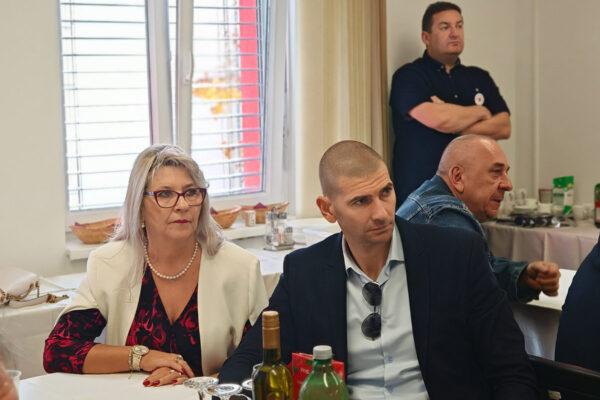 U Virovitici uručene zahvalnice dobrovoljnim darivateljima krvi: Mirjani Gomerčić, Srećku Čopu, Ivici Valentiću i Stjepanu Bediju zlatni znak 2 IMG 20241028 110708