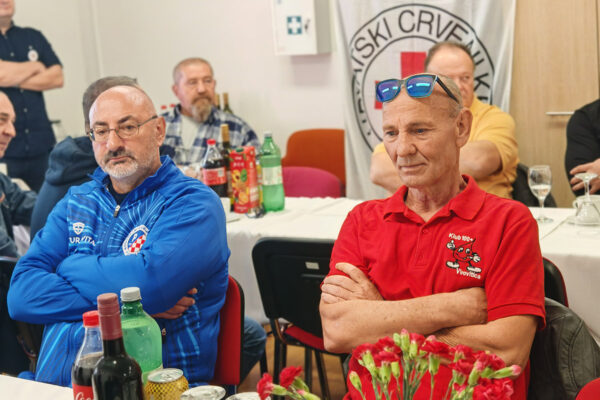 U Virovitici uručene zahvalnice dobrovoljnim darivateljima krvi: Mirjani Gomerčić, Srećku Čopu, Ivici Valentiću i Stjepanu Bediju zlatni znak 6 IMG 20241028 110714