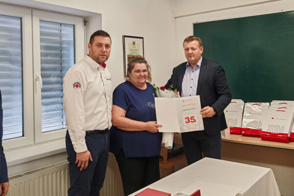 U Virovitici uručene zahvalnice dobrovoljnim darivateljima krvi: Mirjani Gomerčić, Srećku Čopu, Ivici Valentiću i Stjepanu Bediju zlatni znak 8 IMG 20241028 111200