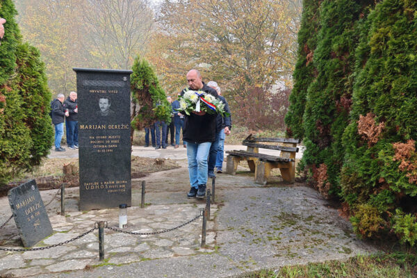 Odavanjem počasti poginulom hrvatskom branitelju Marijanu Derežiću obilježena 33. obljetnica akcije “OTKOS 10″ 1 IMG 20241031 090058