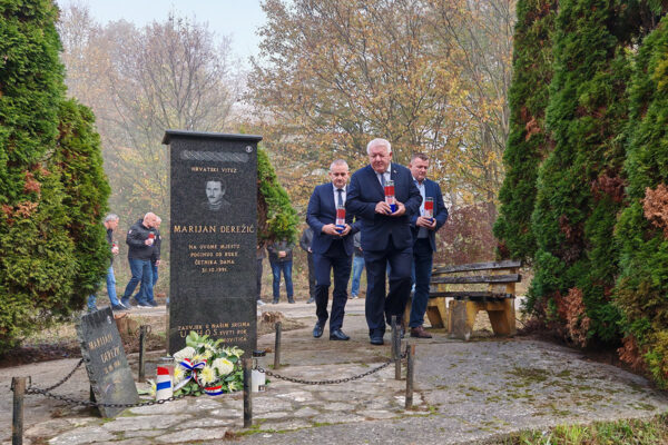 Odavanjem počasti poginulom hrvatskom branitelju Marijanu Derežiću obilježena 33. obljetnica akcije “OTKOS 10″ 3 IMG 20241031 090152