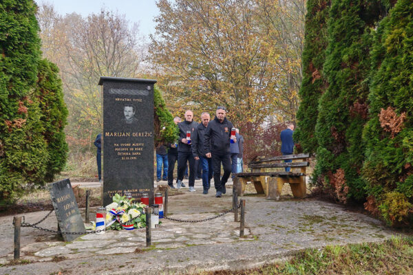 Odavanjem počasti poginulom hrvatskom branitelju Marijanu Derežiću obilježena 33. obljetnica akcije “OTKOS 10″ 6 IMG 20241031 090246