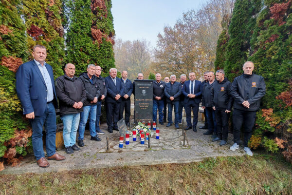 Odavanjem počasti poginulom hrvatskom branitelju Marijanu Derežiću obilježena 33. obljetnica akcije “OTKOS 10″ 11 IMG 20241031 090604