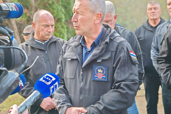 Odavanjem počasti poginulom hrvatskom branitelju Marijanu Derežiću obilježena 33. obljetnica akcije “OTKOS 10″ 15 IMG 20241031 090949