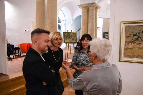 Posjetitelji u Gradskom muzeju Virovitica uživali razgledavajući izložbu slika posvećenu likovnoj baštini obitelji Trick 7 NK7