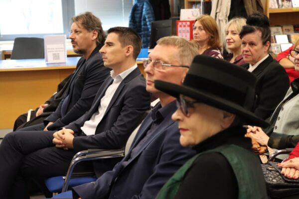 Gradska knjižnica i čitaonica u Virovitici proslavila 77. rođendan i 150. godišnjicu osnutka elitnog Društva Kasino iz kojeg je i nastala 4 knjiznica4