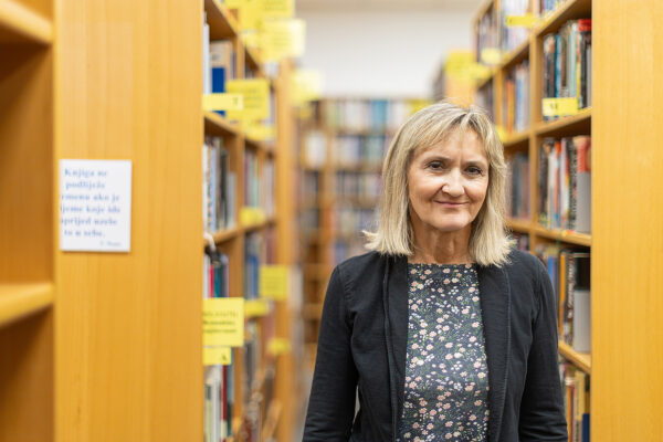 Njihov je stih životan, njihova je poezija iskrena: Povodom Međunarodnog dana starijih osoba održana poetsko glazbena večer – “Vatromet stihova” 15 pisci vpz umirovljenici 15